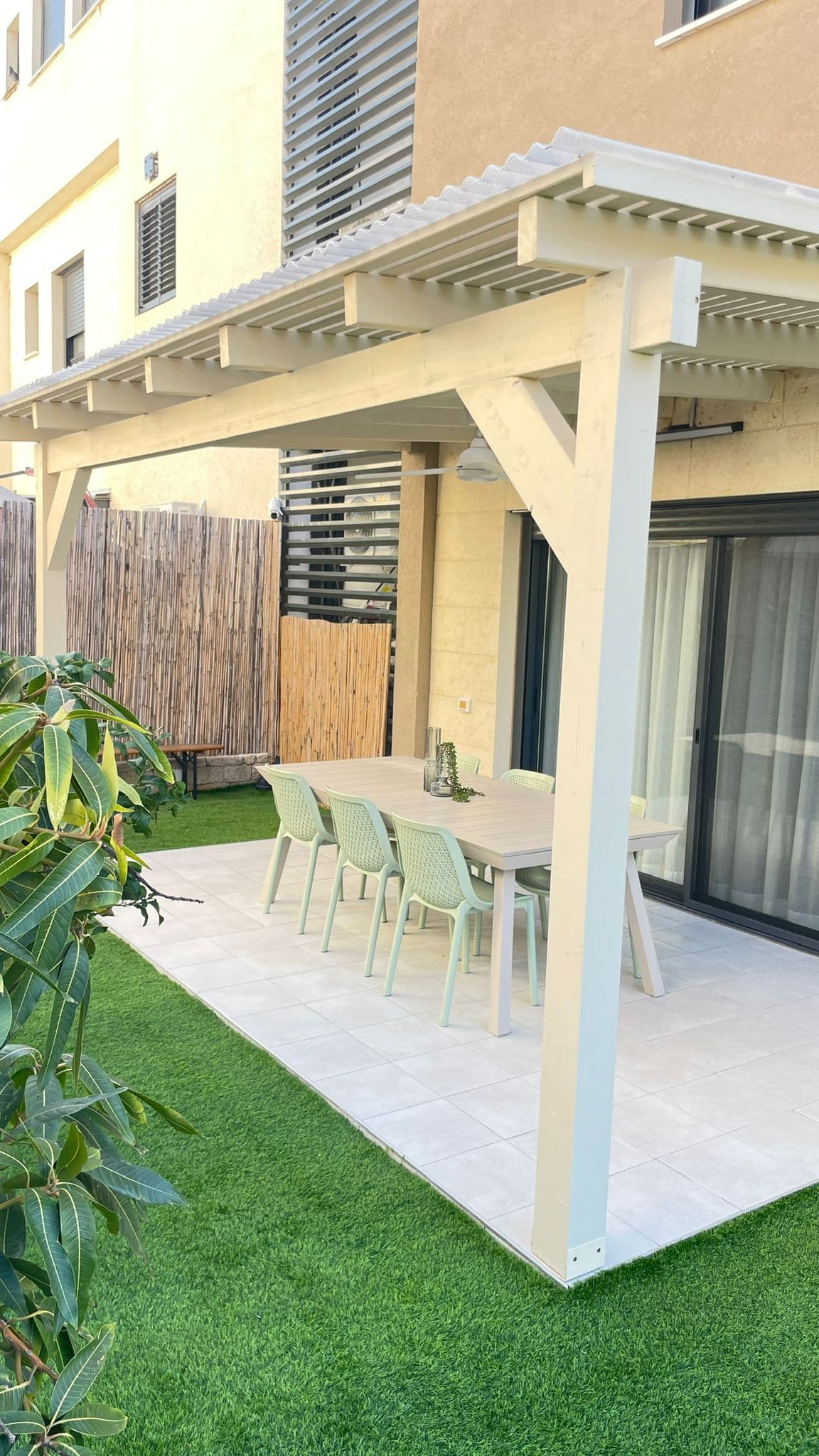 פרגולות ודקים במרכז הארץ